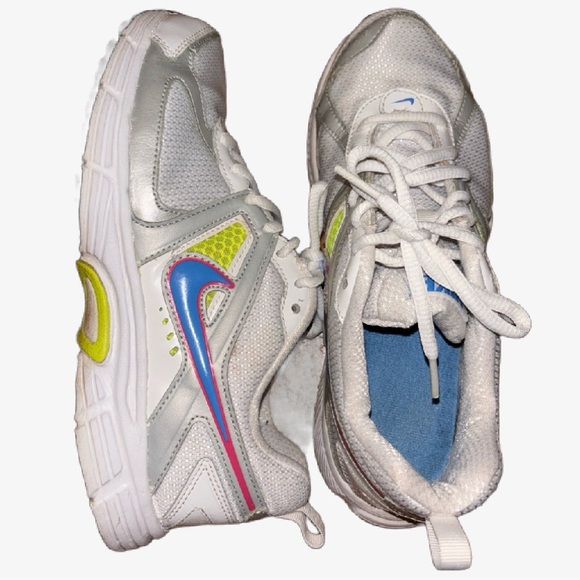 Nike Women’s Youth Shoe - Picture 2 of 7